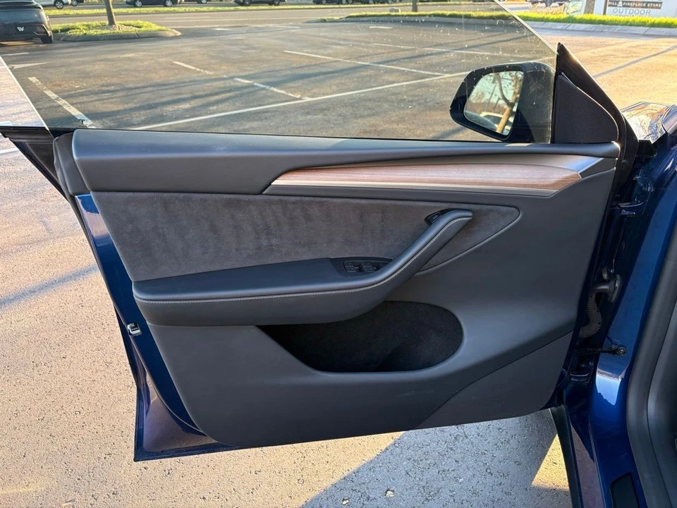 2023 Tesla Model Y - Image 14 of 17