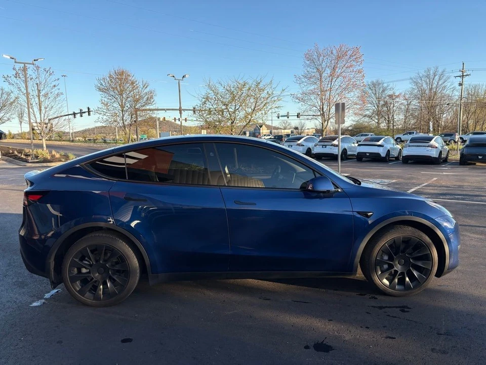 2023 Tesla Model Y - Image 4 of 17