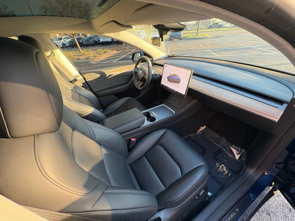 2023 Tesla Model Y - Image 11 of 17