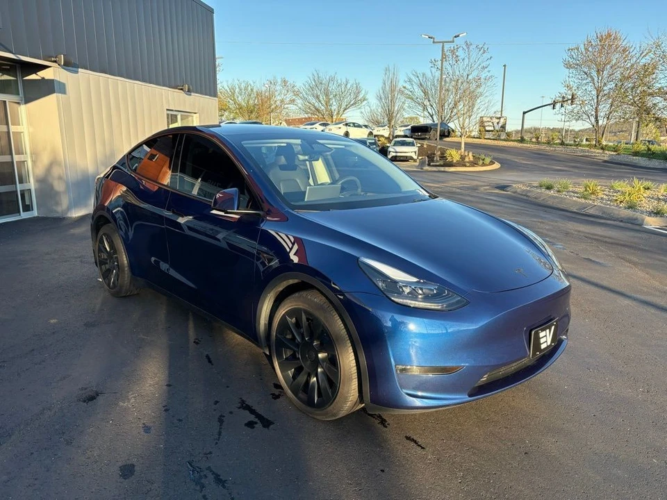 2023 Tesla Model Y - Image 3 of 17