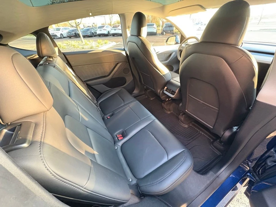 2023 Tesla Model Y - Image 9 of 17