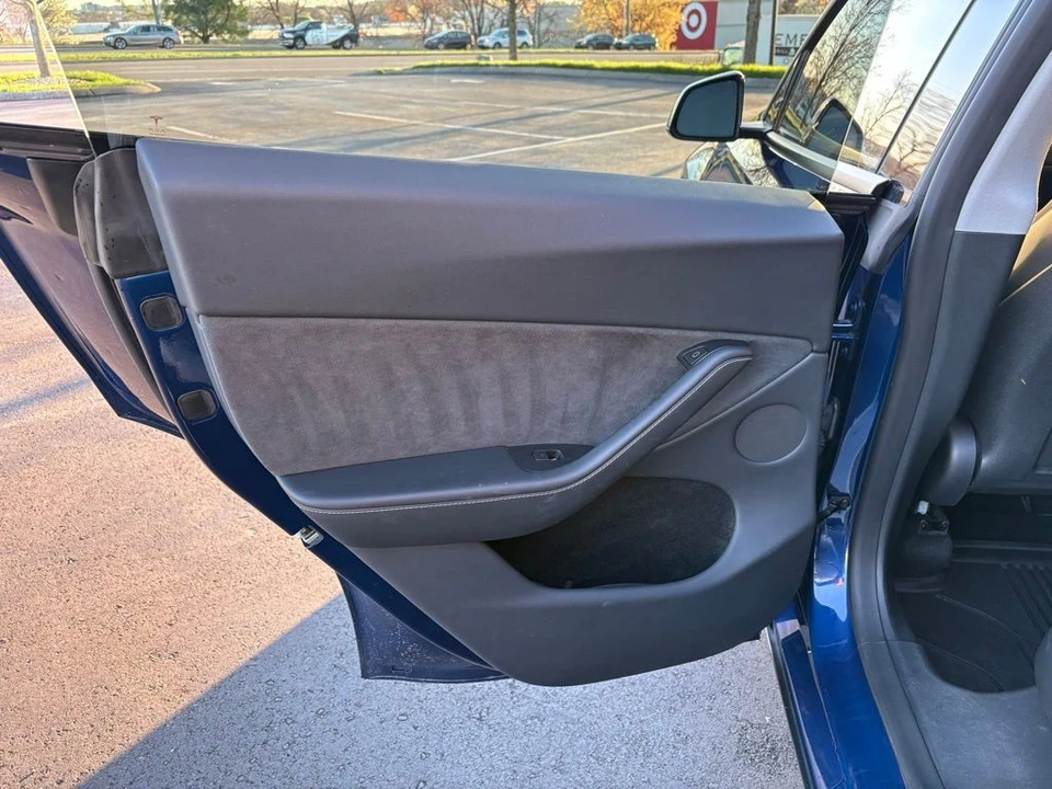2023 Tesla Model Y - Image 12 of 17