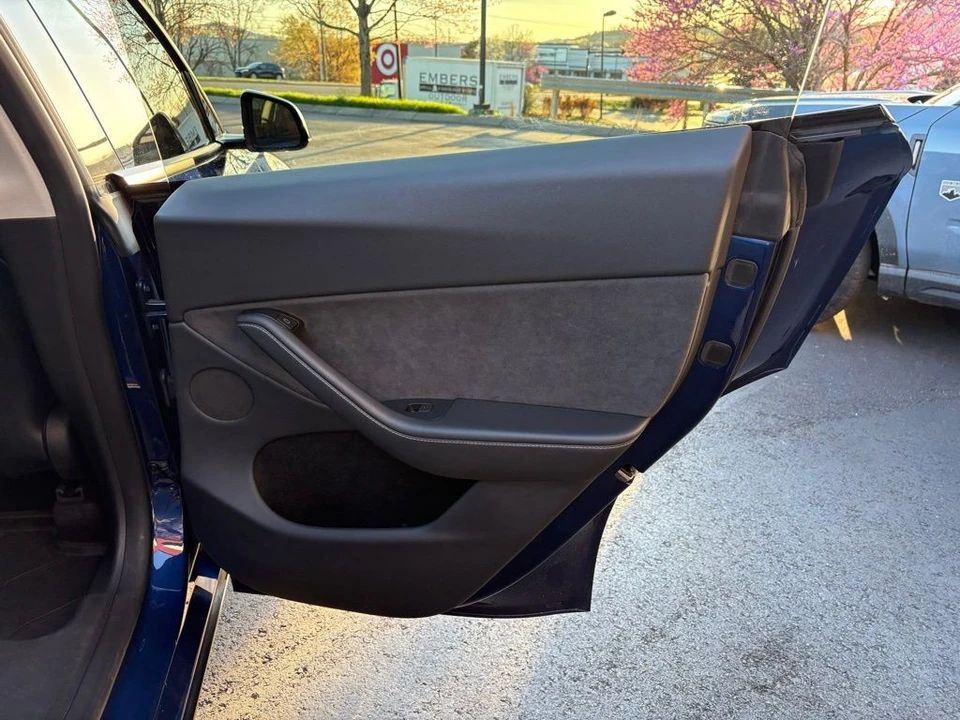 2023 Tesla Model Y - Image 8 of 17