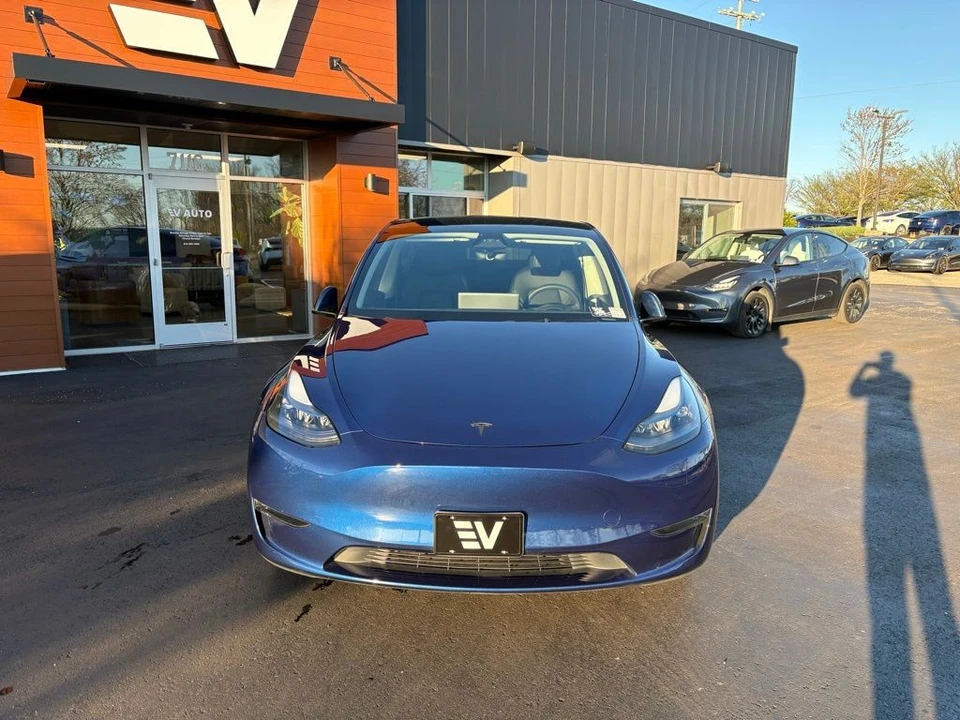 2023 Tesla Model Y - Image 2 of 17