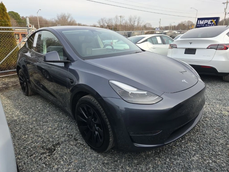2023 Tesla Model Y - Image 2 of 6