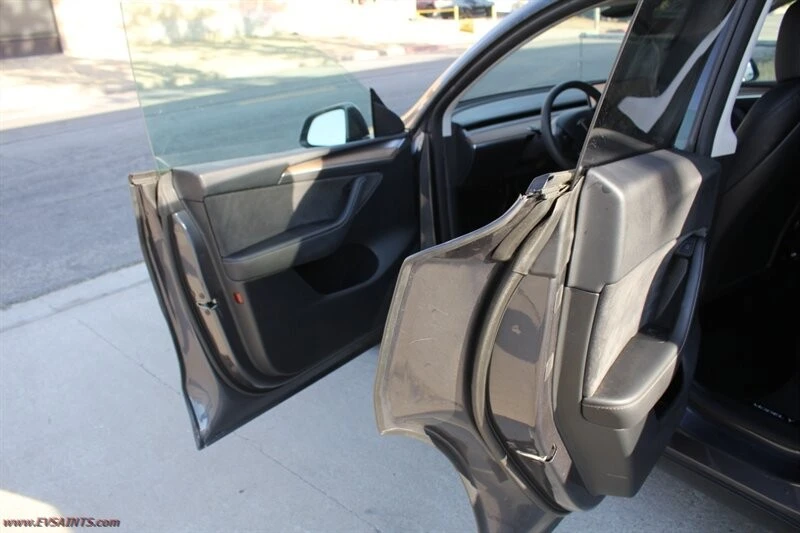 2023 Tesla Model Y - Image 9 of 21