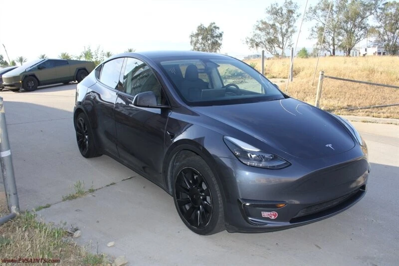 2023 Tesla Model Y - Image 7 of 21