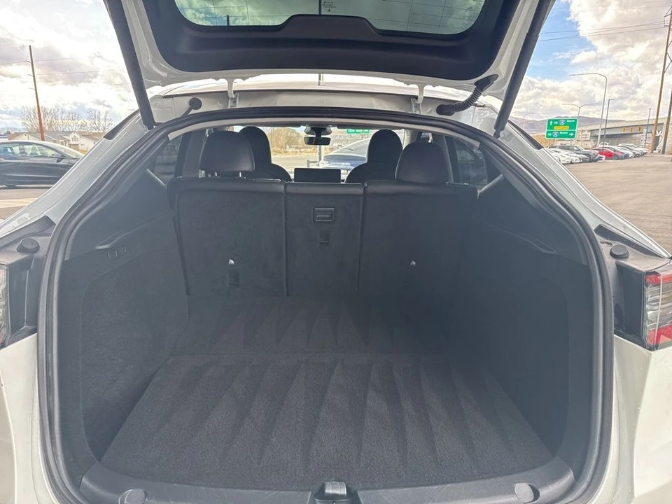 2023 Tesla Model Y - Image 17 of 21