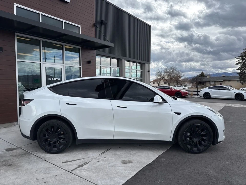 2023 Tesla Model Y - Image 9 of 21