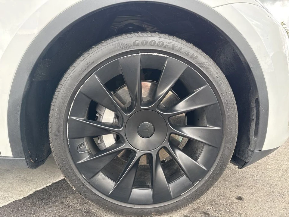 2023 Tesla Model Y - Image 10 of 21