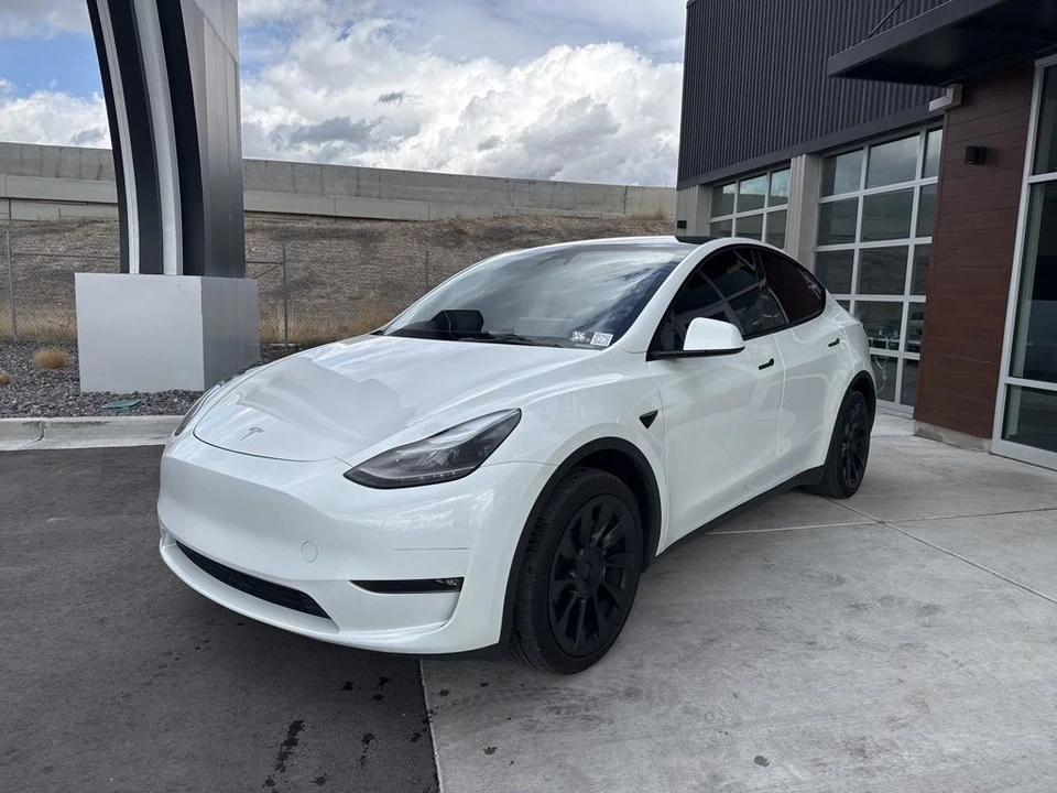 2023 Tesla Model Y - Image 4 of 21