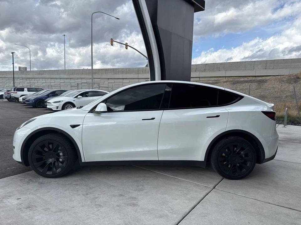2023 Tesla Model Y - Image 5 of 21