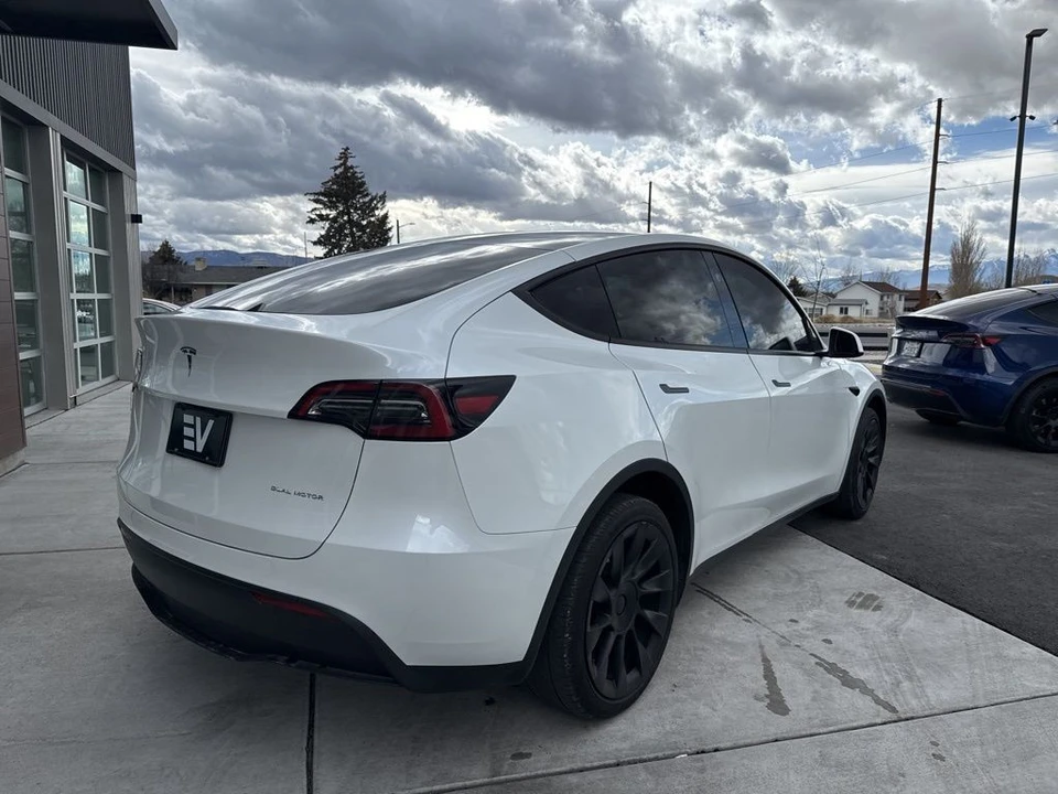 2023 Tesla Model Y - Image 8 of 21