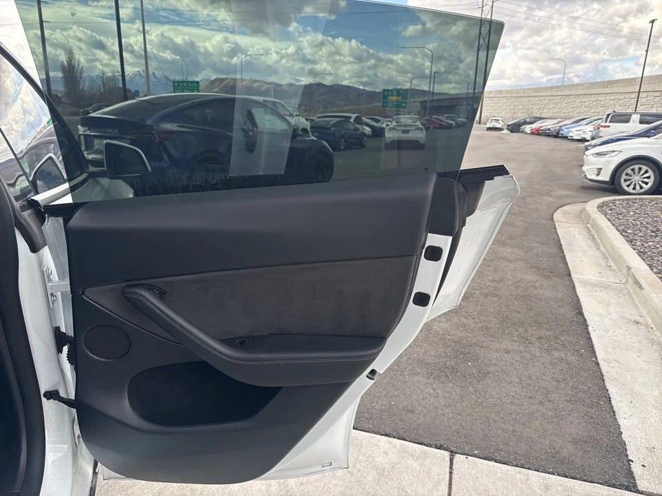 2023 Tesla Model Y - Image 18 of 21