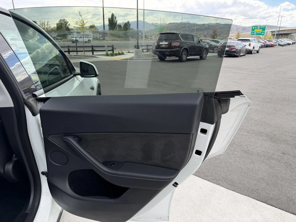 2023 Tesla Model Y - Image 19 of 26