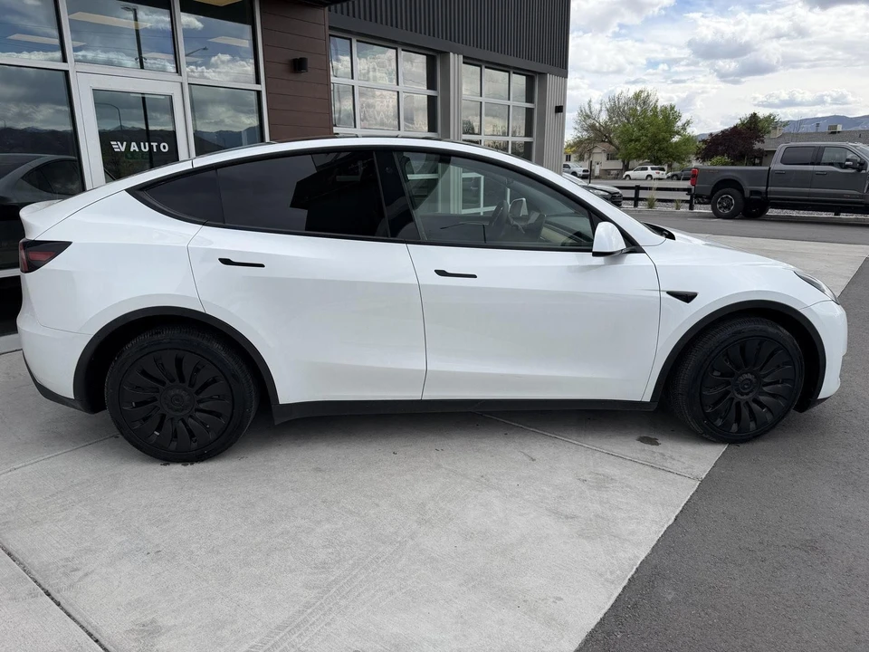 2023 Tesla Model Y - Image 9 of 26
