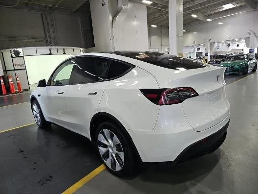 2023 Tesla Model Y - Image 6 of 10