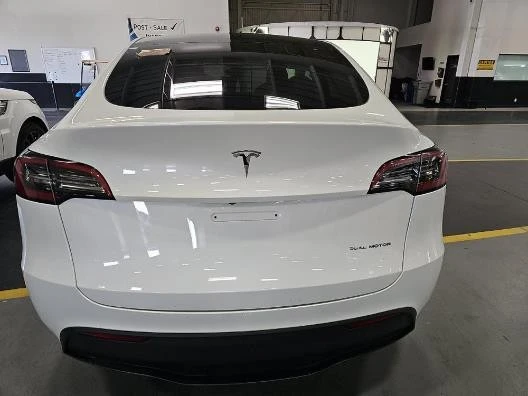 2023 Tesla Model Y - Image 5 of 10