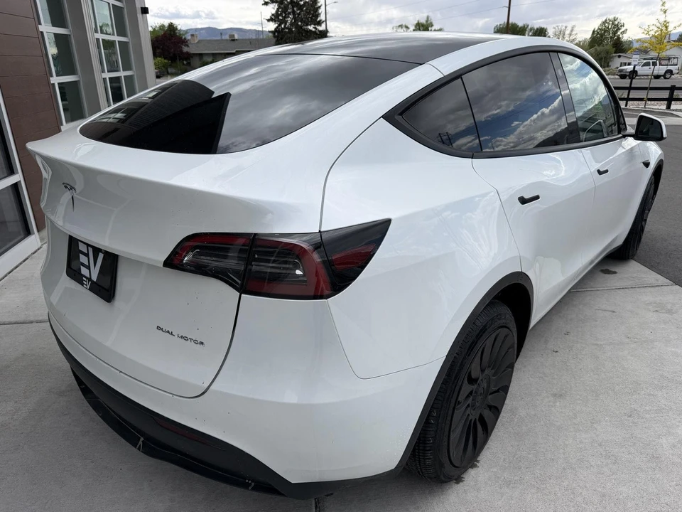 2023 Tesla Model Y - Image 8 of 26