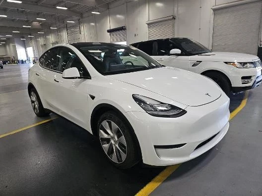 2023 Tesla Model Y - Image 3 of 10