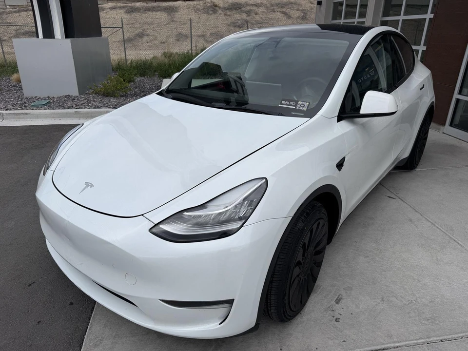 2023 Tesla Model Y - Image 4 of 26
