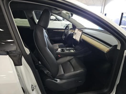 2023 Tesla Model Y - Image 8 of 10