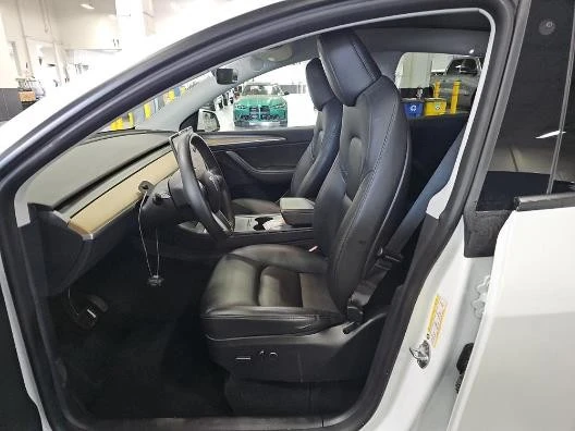 2023 Tesla Model Y - Image 7 of 10