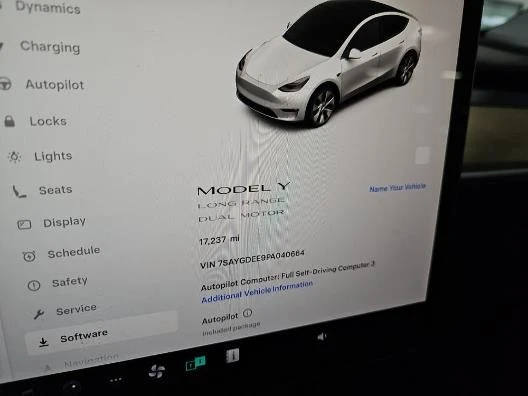 2023 Tesla Model Y - Image 9 of 10
