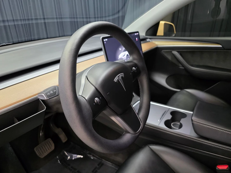 2023 Tesla Model Y - Image 19 of 31