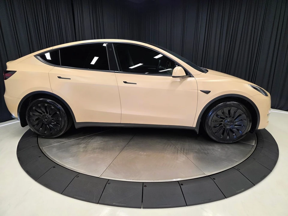 2023 Tesla Model Y - Image 13 of 31