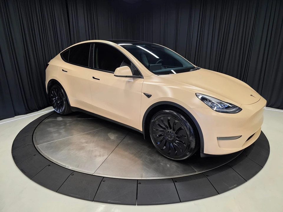 2023 Tesla Model Y - Image 14 of 31