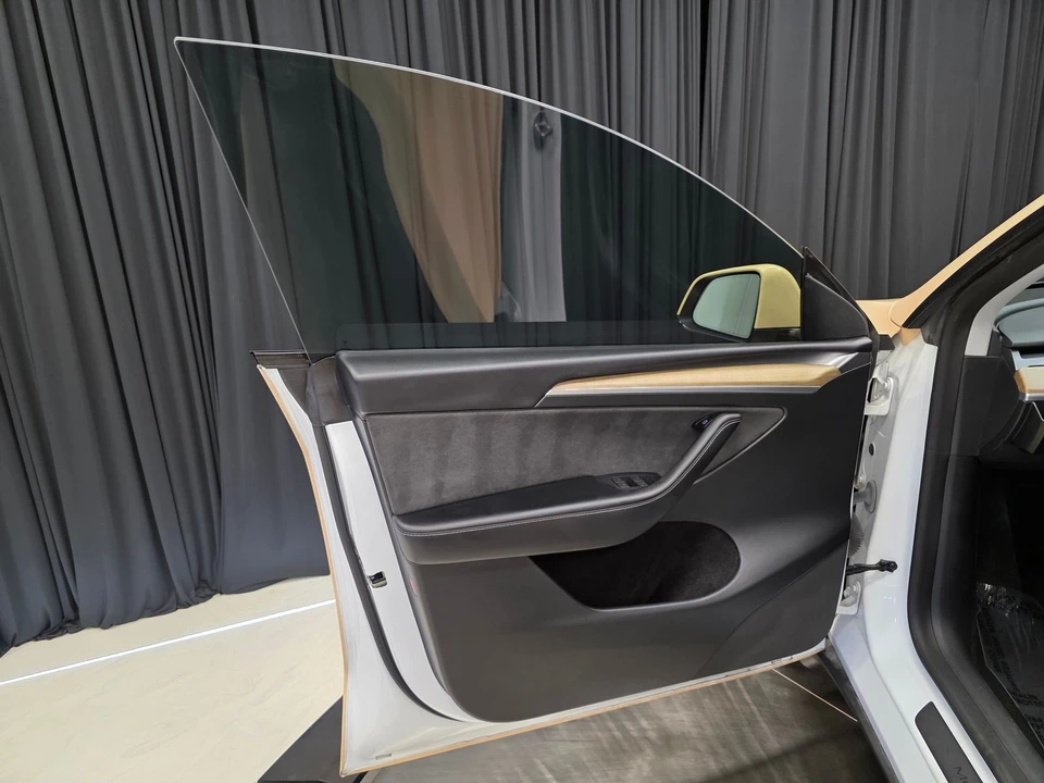 2023 Tesla Model Y - Image 15 of 31