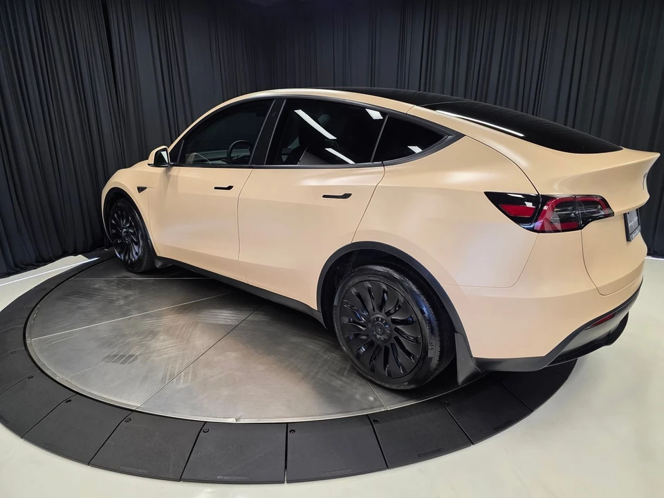2023 Tesla Model Y - Image 10 of 31