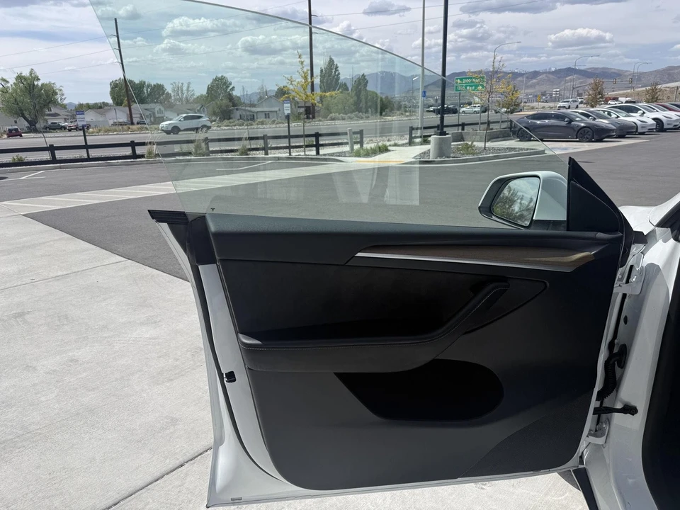 2023 Tesla Model Y - Image 11 of 27