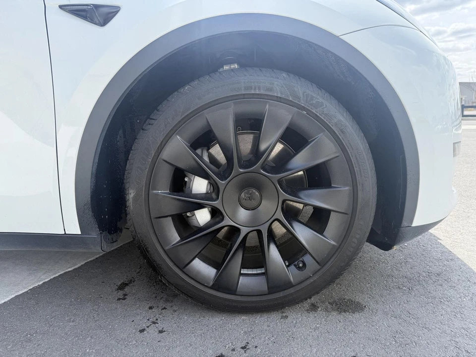2023 Tesla Model Y - Image 10 of 27