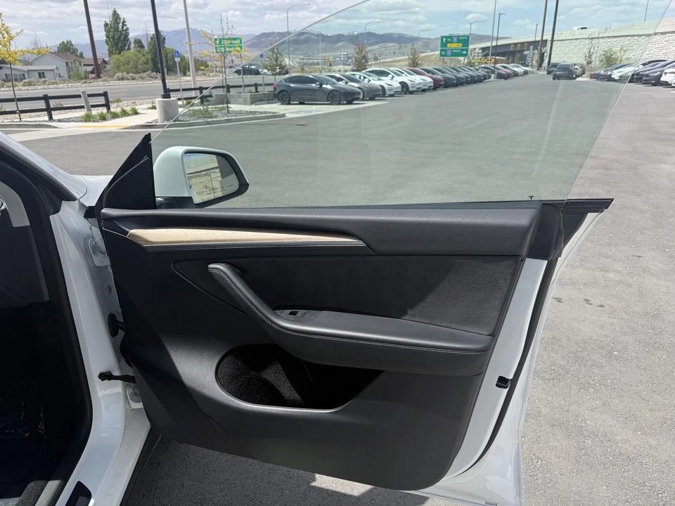 2023 Tesla Model Y - Image 22 of 27