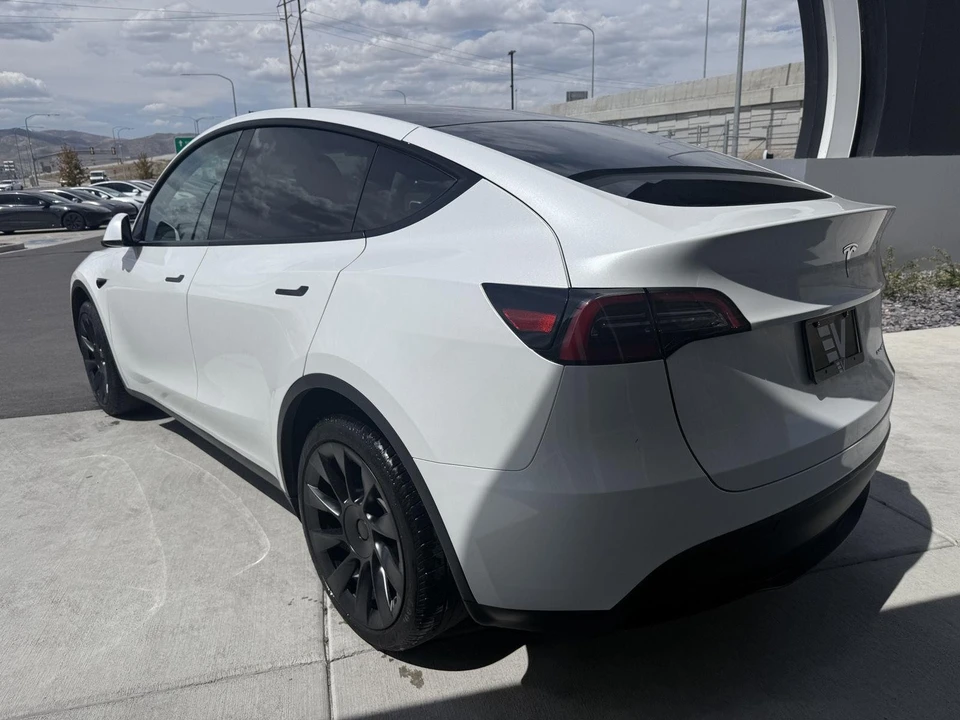 2023 Tesla Model Y - Image 6 of 27