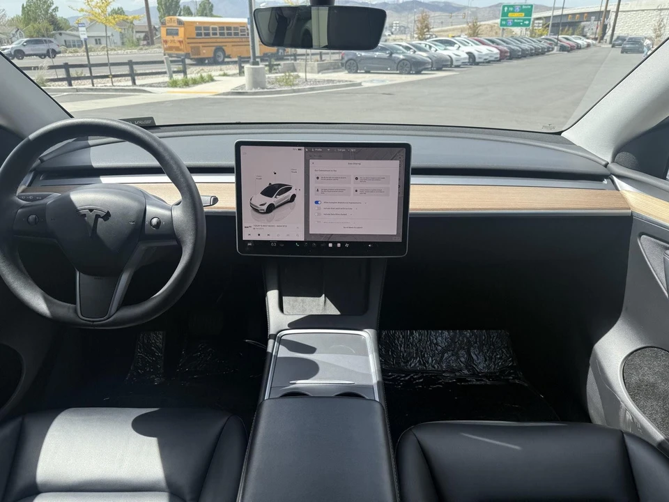 2023 Tesla Model Y - Image 21 of 27