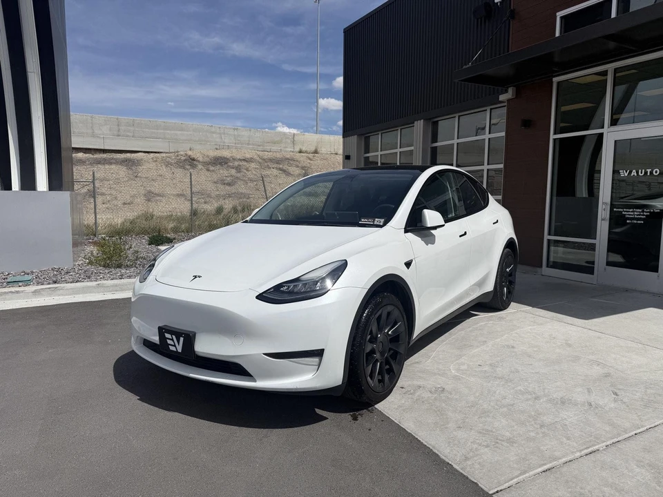 2023 Tesla Model Y - Image 4 of 27