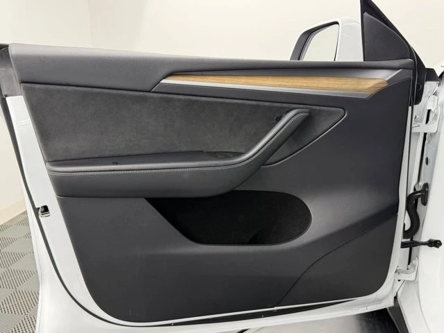 2023 Tesla Model Y - Image 18 of 21