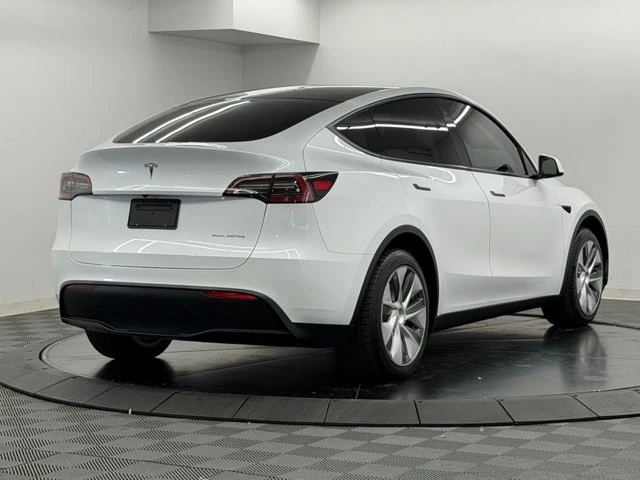 2023 Tesla Model Y - Image 8 of 21