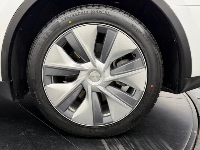 2023 Tesla Model Y - Image 15 of 21