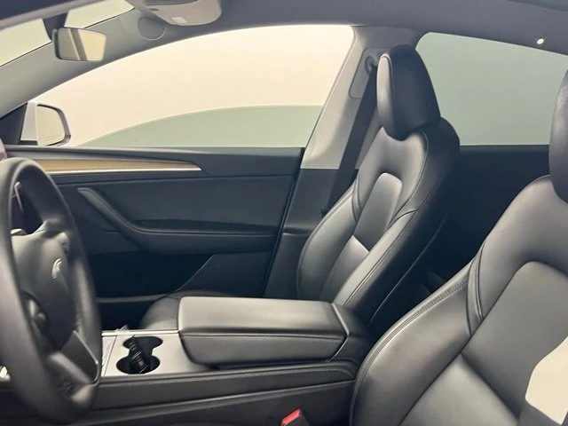 2023 Tesla Model Y - Image 9 of 11