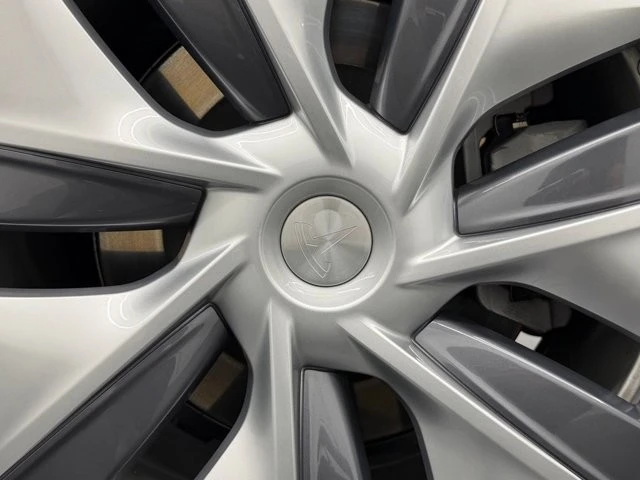 2023 Tesla Model Y - Image 16 of 21