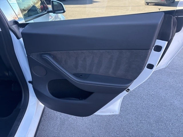 2023 Tesla Model Y - Image 19 of 21