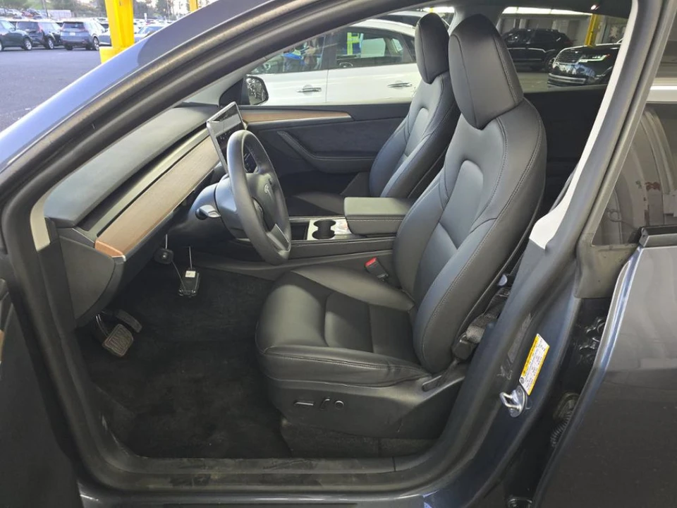 2023 Tesla Model Y - Image 5 of 7