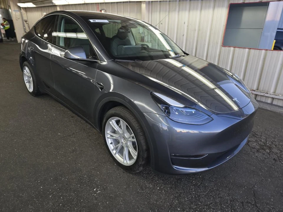 2023 Tesla Model Y - Image 2 of 7