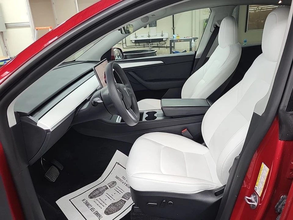 2023 Tesla Model Y - Image 5 of 7
