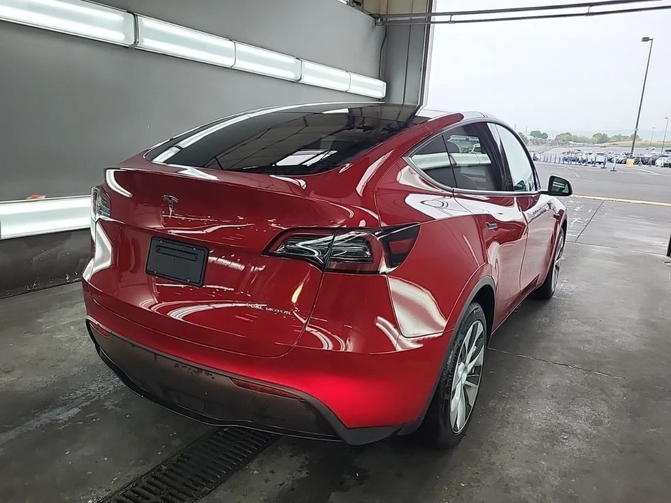 2023 Tesla Model Y - Image 4 of 7