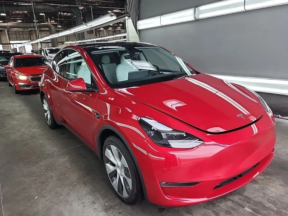 2023 Tesla Model Y - Image 2 of 7